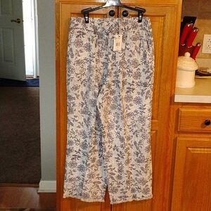 🤑Royalty For Me Lightweight Floral Pants NWT